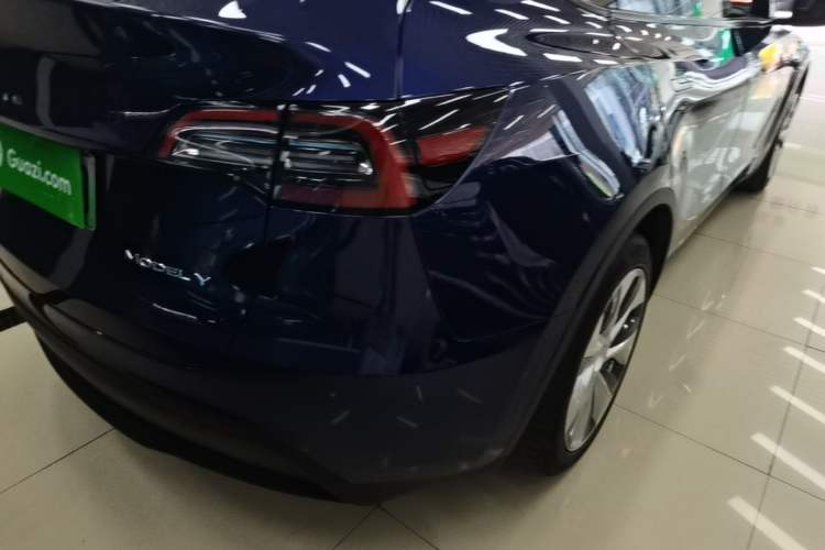 Used Tesla Model Y 2021 Long-Range All-Wheel-Drive Version Right Rear Taillight