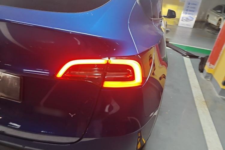 Used Tesla Model Y 2021 Long-Range All-Wheel-Drive Version Right Rear Taillight