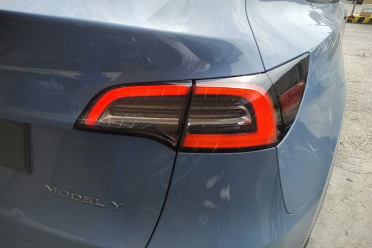 Used Tesla Model Y 2021 Long-Range All-Wheel-Drive Version 3D7 Right Rear Taillight