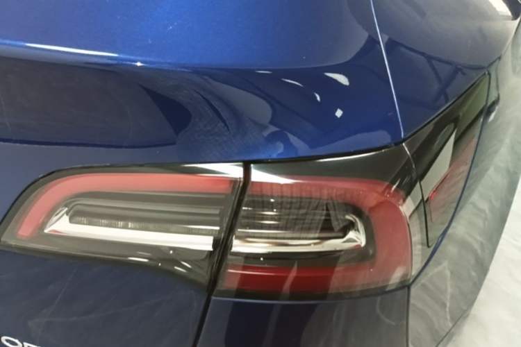 Used Tesla Model Y 2021 Long-Range All-Wheel-Drive Version Right Rear Taillight