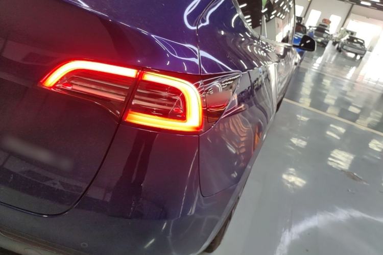Used Tesla Model Y 2021 Long-Range All-Wheel-Drive Version Right Rear Taillight