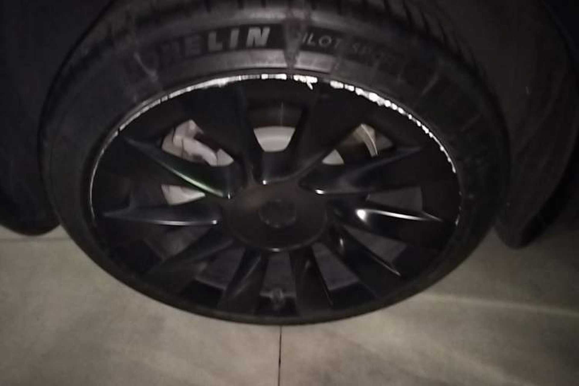 Used Tesla Model Y 2021 Long-Range All-Wheel-Drive Version Right Rear Wheel Hub