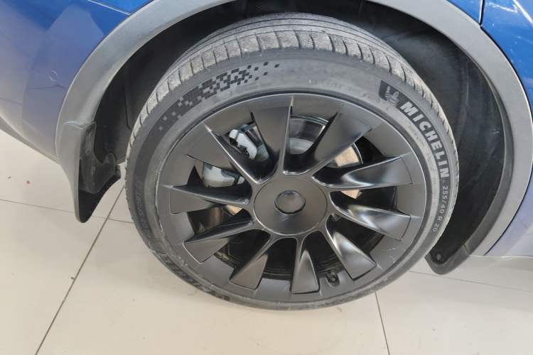 Used Tesla Model Y 2021 Long-Range All-Wheel-Drive Version Right Rear Wheel Hub