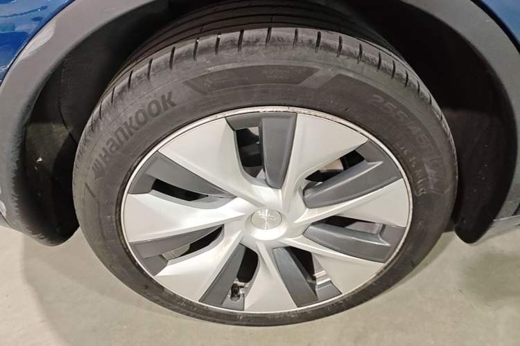Used Tesla Model Y 2021 Revised Version 2 Long-Range All-Wheel-Drive Edition Right Rear Wheel Hub