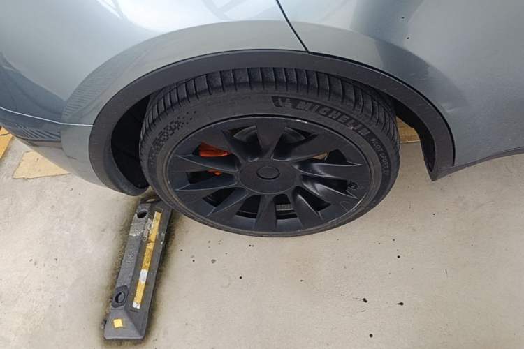 Used Tesla Model Y 2021 Standard Range Rear-Wheel Drive Version Right Rear Wheel Hub