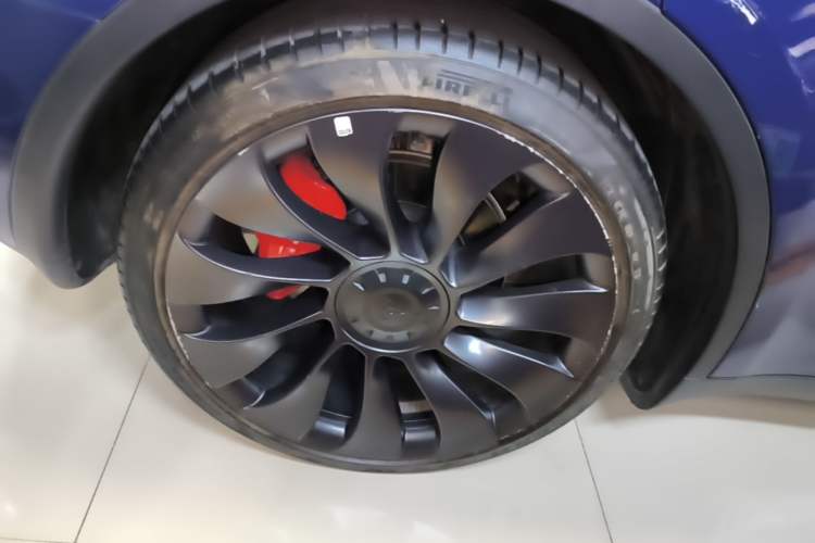 Used Tesla Model Y 2021 Performance High-Performance All-Wheel-Drive Version Right Rear Wheel Hub