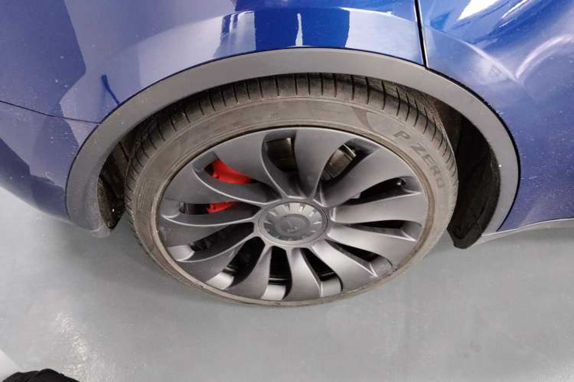 Used Tesla Model Y 2021 Performance High-Performance All-Wheel-Drive Version Right Rear Wheel Hub