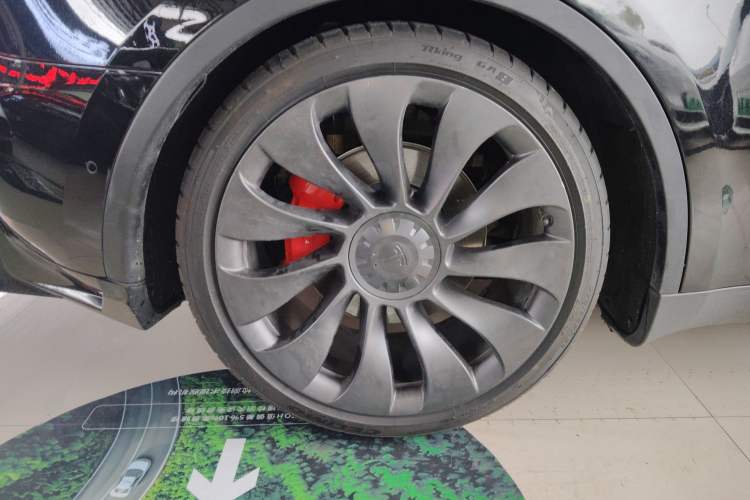 Used Tesla Model Y 2021 Performance High-Performance All-Wheel-Drive Version Right Rear Wheel Hub