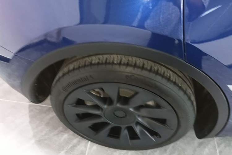 Used Tesla Model Y 2021 Long-Range All-Wheel-Drive Version Right Rear Wheel Hub