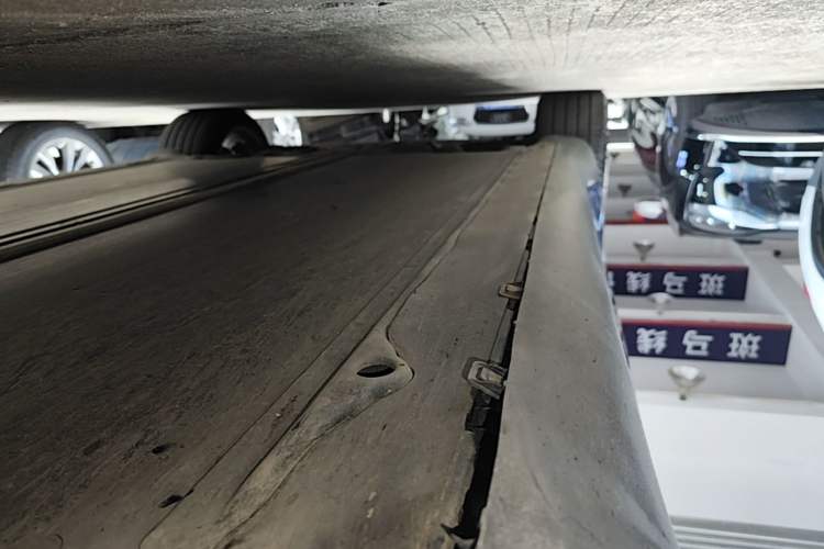 Used Tesla Model Y 2021 Long-Range All-Wheel-Drive Version 3D7 Right Side Sill