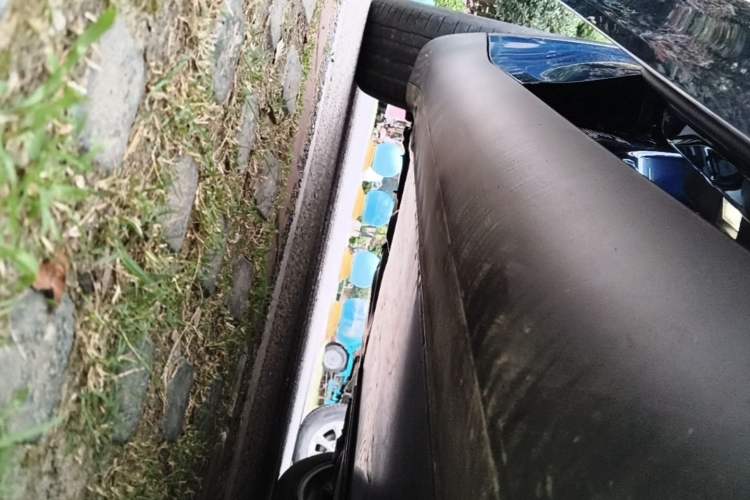 Used Tesla Model Y 2021 Long-Range All-Wheel-Drive Version Right Side Sill