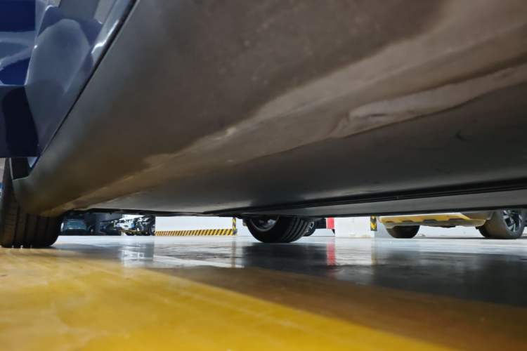 Used Tesla Model Y 2021 Long-Range All-Wheel-Drive Version Right Side Sill