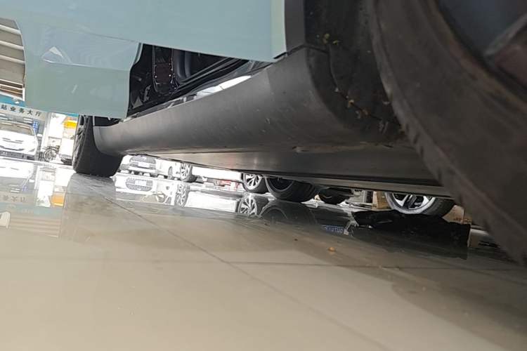 Used Tesla Model Y 2021 Standard Range Rear-Wheel Drive Version Right Side Sill