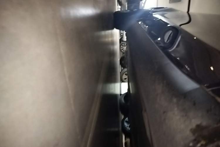 Used Tesla Model Y 2021 Long-Range All-Wheel-Drive Version Right Side Sill