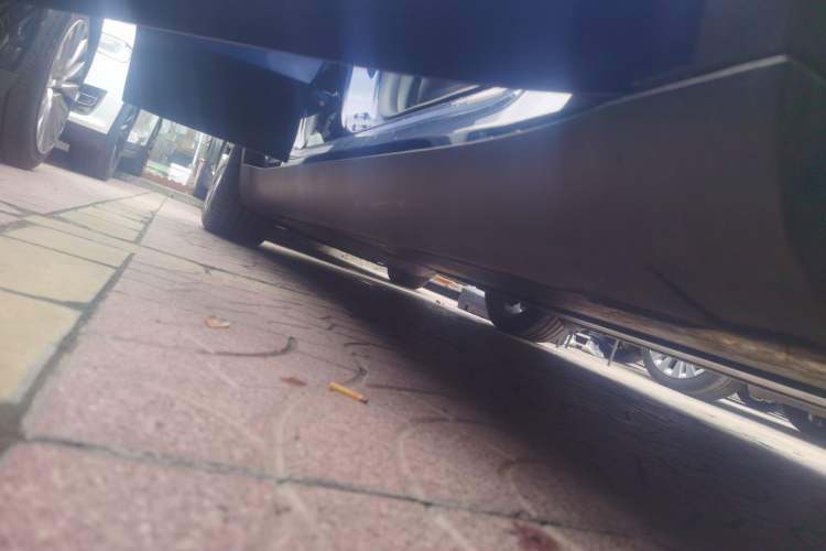 Used Tesla Model Y 2021 Long-Range All-Wheel-Drive Version 3D7 Right Side Sill