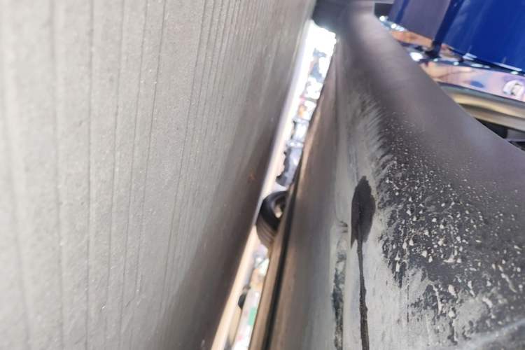 Used Tesla Model Y 2021 Standard Range Rear-Wheel Drive Version Right Side Sill