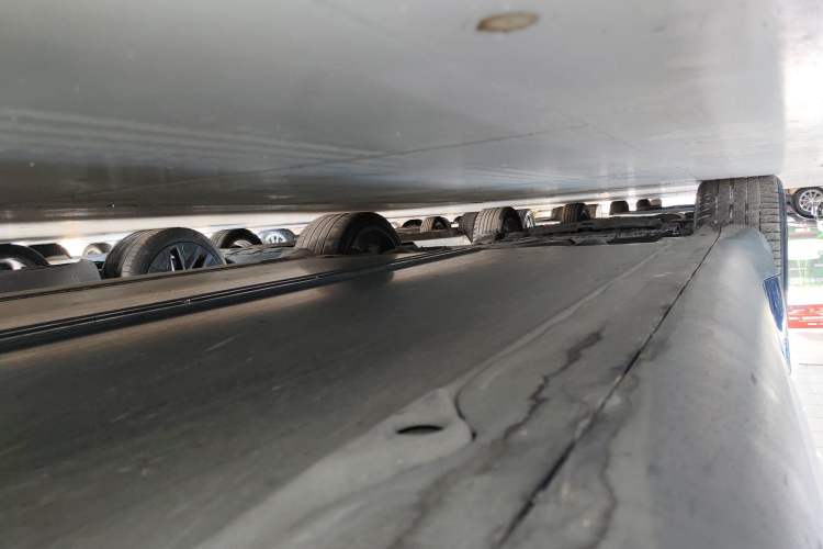 Used Tesla Model Y 2021 Long-Range All-Wheel-Drive Version Right Side Sill
