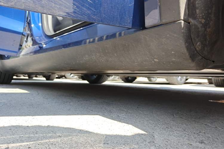 Used Tesla Model Y 2021 Long-Range All-Wheel-Drive Version Right Side Sill