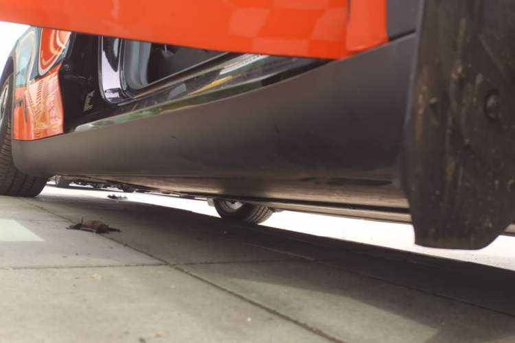 Used Tesla Model Y 2021 Standard Range Rear-Wheel Drive Version Right Side Sill