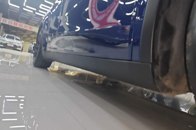 Used Tesla Model Y 2021 Standard Range Rear-Wheel Drive Version Right Side Sill