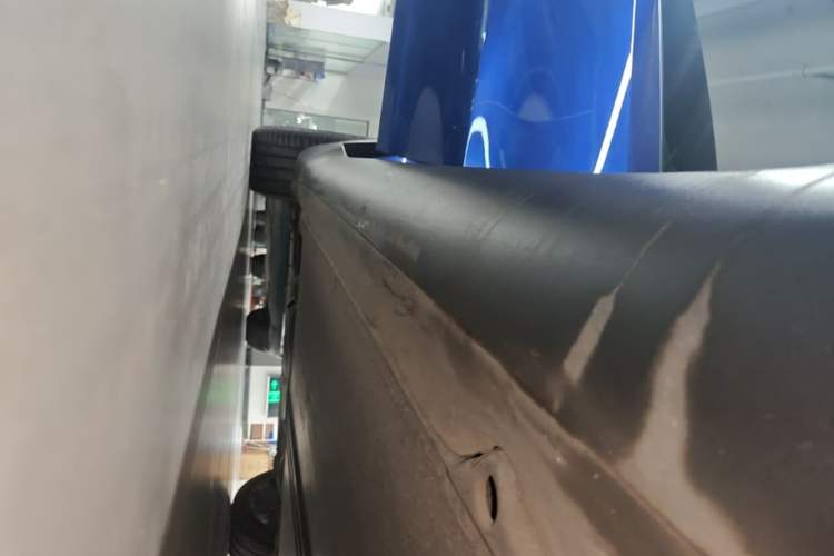 Used Tesla Model Y 2021 Long-Range All-Wheel-Drive Version 3D7 Right Side Sill