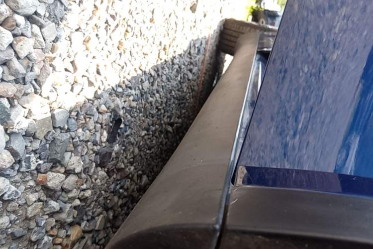 Used Tesla Model Y 2021 Long-Range All-Wheel-Drive Version 3D7 Right Side Sill