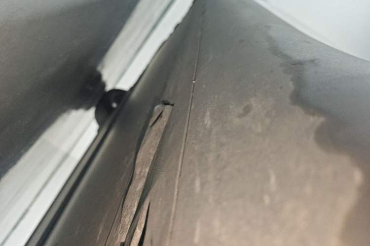 Used Tesla Model Y 2021 Standard Range Rear-Wheel Drive Version Right Side Sill