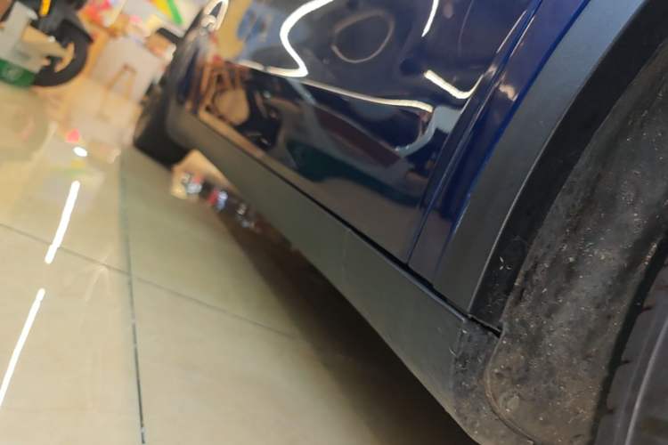 Used Tesla Model Y 2021 Long-Range All-Wheel-Drive Version Right Side Sill