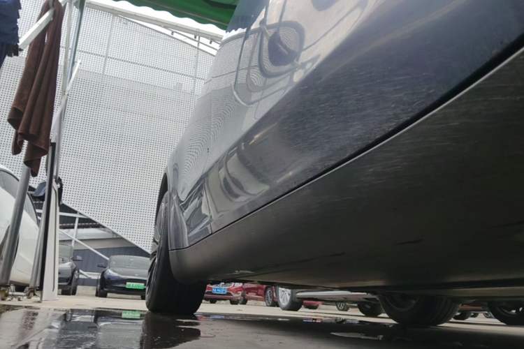 Used Tesla Model Y 2021 Long-Range All-Wheel-Drive Version Right Side Sill