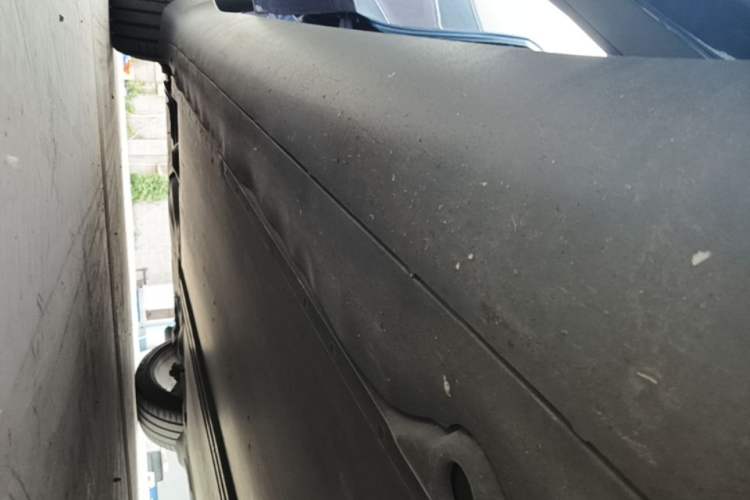 Used Tesla Model Y 2021 Long-Range All-Wheel-Drive Version Right Side Sill
