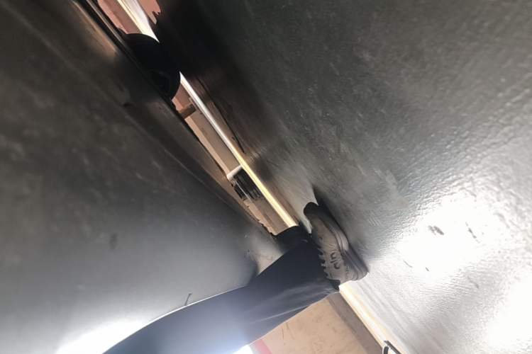 Used Tesla Model Y 2021 Long-Range All-Wheel-Drive Version Right Side Sill
