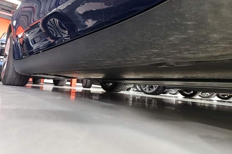 Used Tesla Model Y 2021 Long-Range All-Wheel-Drive Version Right Side Sill