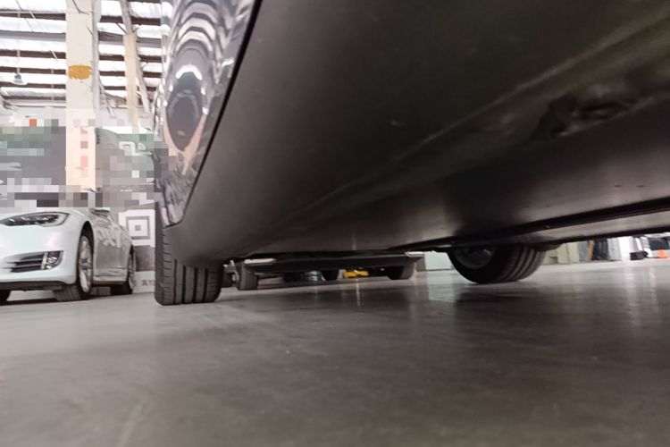 Used Tesla Model Y 2021 Standard Range Rear-Wheel Drive Version Right Side Sill