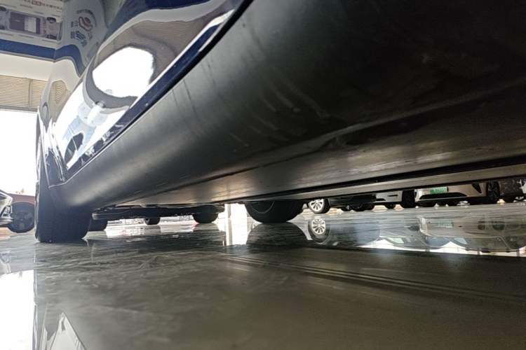 Used Tesla Model Y 2021 Standard Range Rear-Wheel Drive Version Right Side Sill