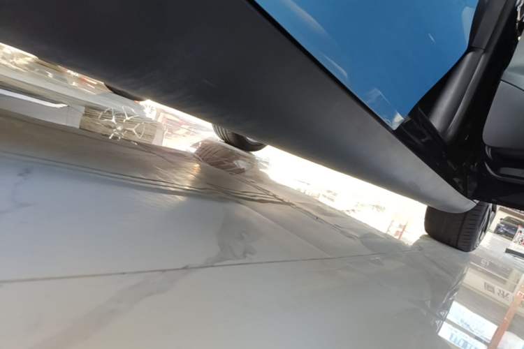 Used Tesla Model Y 2021 Long-Range All-Wheel-Drive Version Right Side Sill