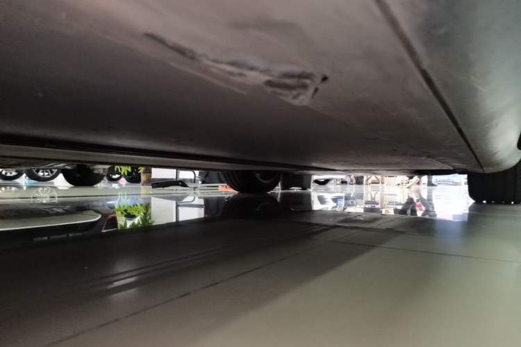 Used Tesla Model Y 2021 Long-Range All-Wheel-Drive Version Right Side Sill