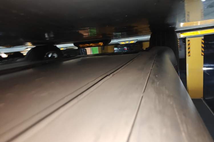 Used Tesla Model Y 2021 Long-Range All-Wheel-Drive Version Right Side Sill