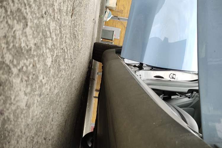 Used Tesla Model Y 2021 Long-Range All-Wheel-Drive Version 3D7 Right Side Sill