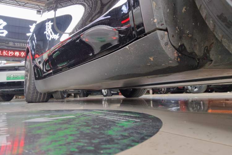 Used Tesla Model Y 2021 Performance High-Performance All-Wheel-Drive Version Right Side Sill