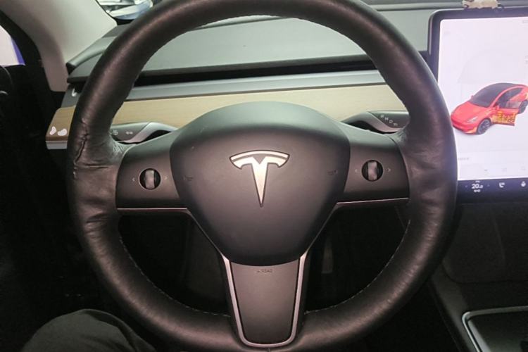 Used Tesla Model Y 2021 Long-Range All-Wheel-Drive Version Steering Wheel