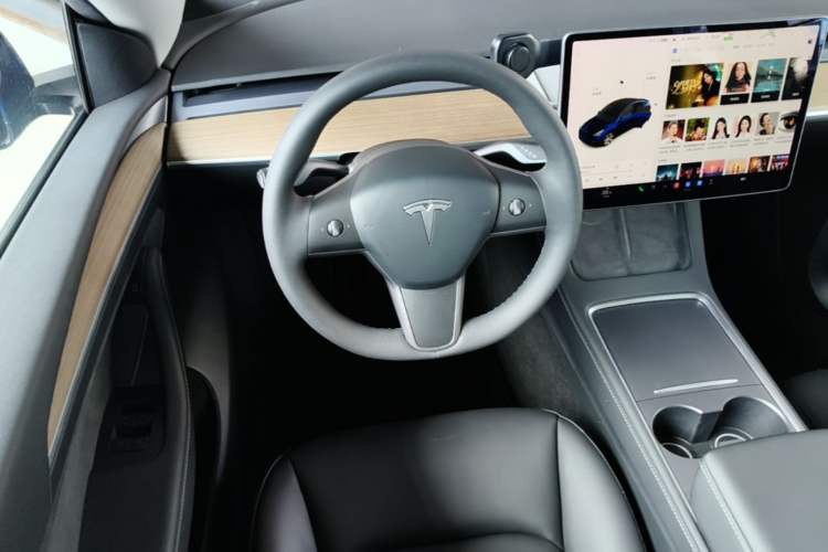 Used Tesla Model Y 2021 Long-Range All-Wheel-Drive Version 3D7 Steering Wheel