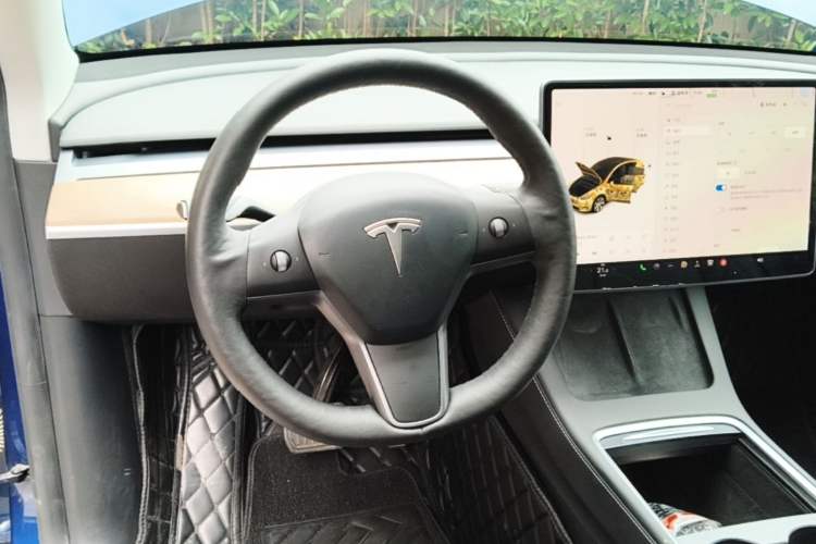 Used Tesla Model Y 2021 Long-Range All-Wheel-Drive Version Steering Wheel