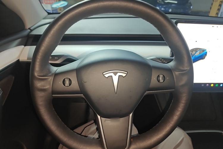 Used Tesla Model Y 2021 Long-Range All-Wheel-Drive Version 3D7 Steering Wheel