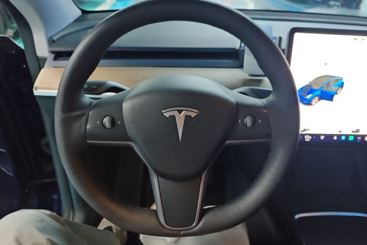 Used Tesla Model Y 2021 Long-Range All-Wheel-Drive Version Steering Wheel