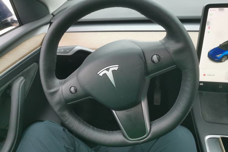 Used Tesla Model Y 2021 Long-Range All-Wheel-Drive Version Steering Wheel