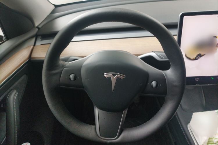 Used Tesla Model Y 2021 Long-Range All-Wheel-Drive Version Steering Wheel