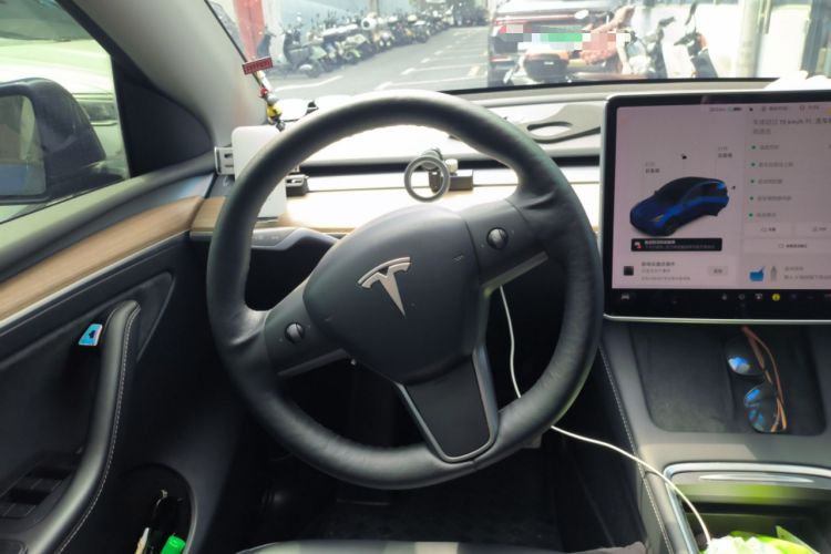 Used Tesla Model Y 2021 Long-Range All-Wheel-Drive Version Steering Wheel
