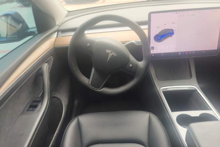 Used Tesla Model Y 2021 Long-Range All-Wheel-Drive Version Steering Wheel