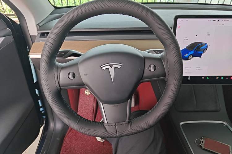 Used Tesla Model Y 2021 Long-Range All-Wheel-Drive Version Steering Wheel
