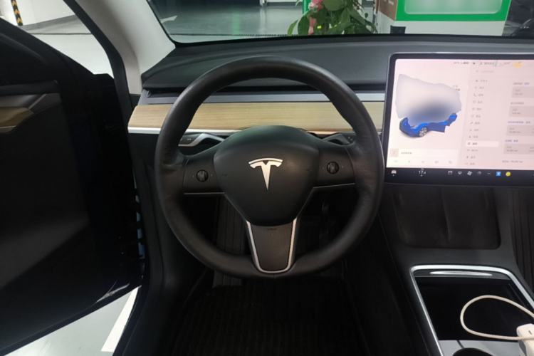 Used Tesla Model Y 2021 Long-Range All-Wheel-Drive Version Steering Wheel